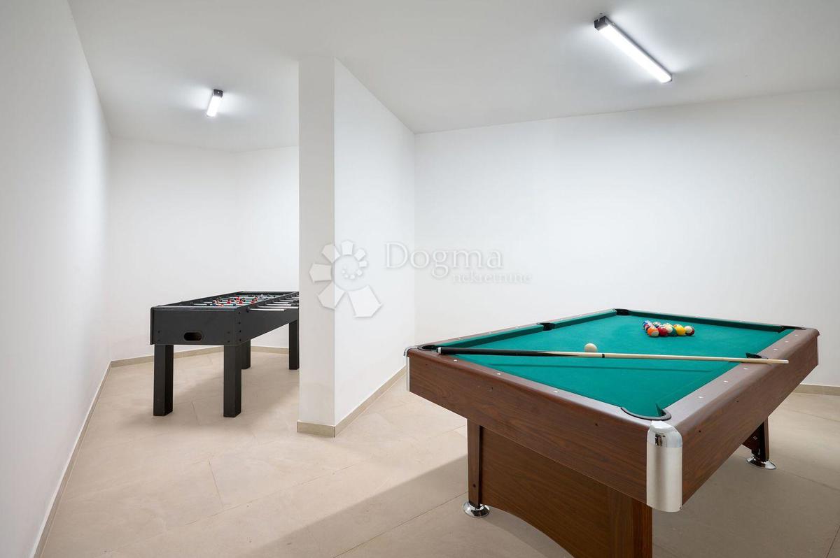 PRIMOŠTEN - VILLA, KI VAM BO VZEL DIH