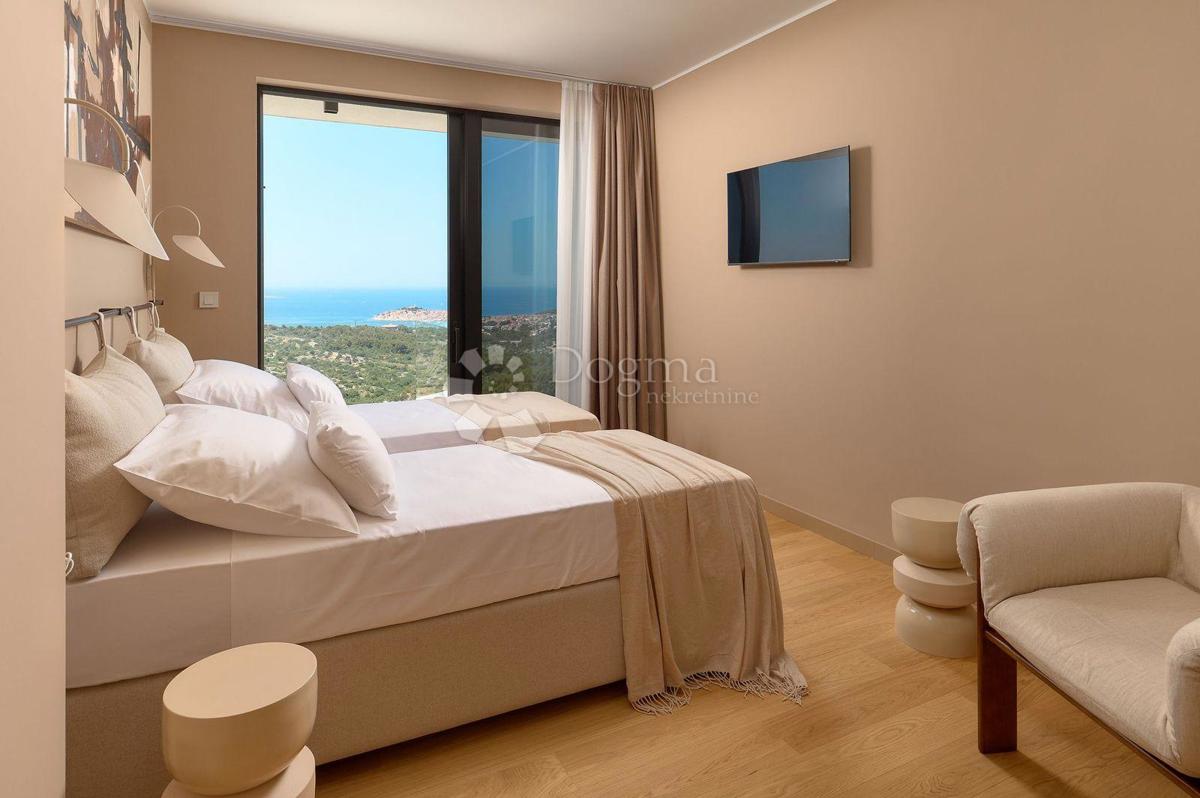 PRIMOŠTEN - VILLA, KI VAM BO VZEL DIH