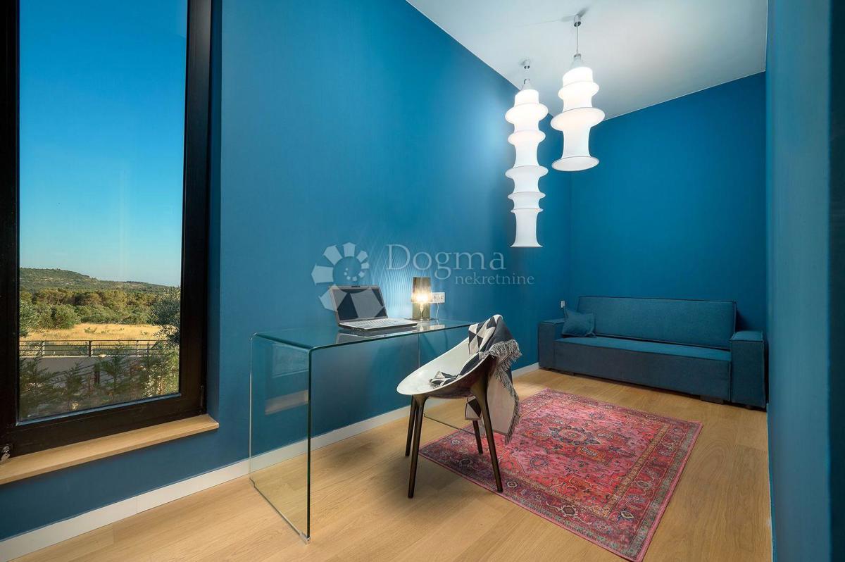 PRIMOŠTEN - VILLA, KI VAM BO VZEL DIH