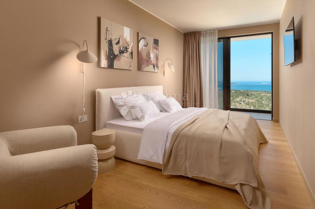 PRIMOŠTEN - VILLA, KI VAM BO VZEL DIH