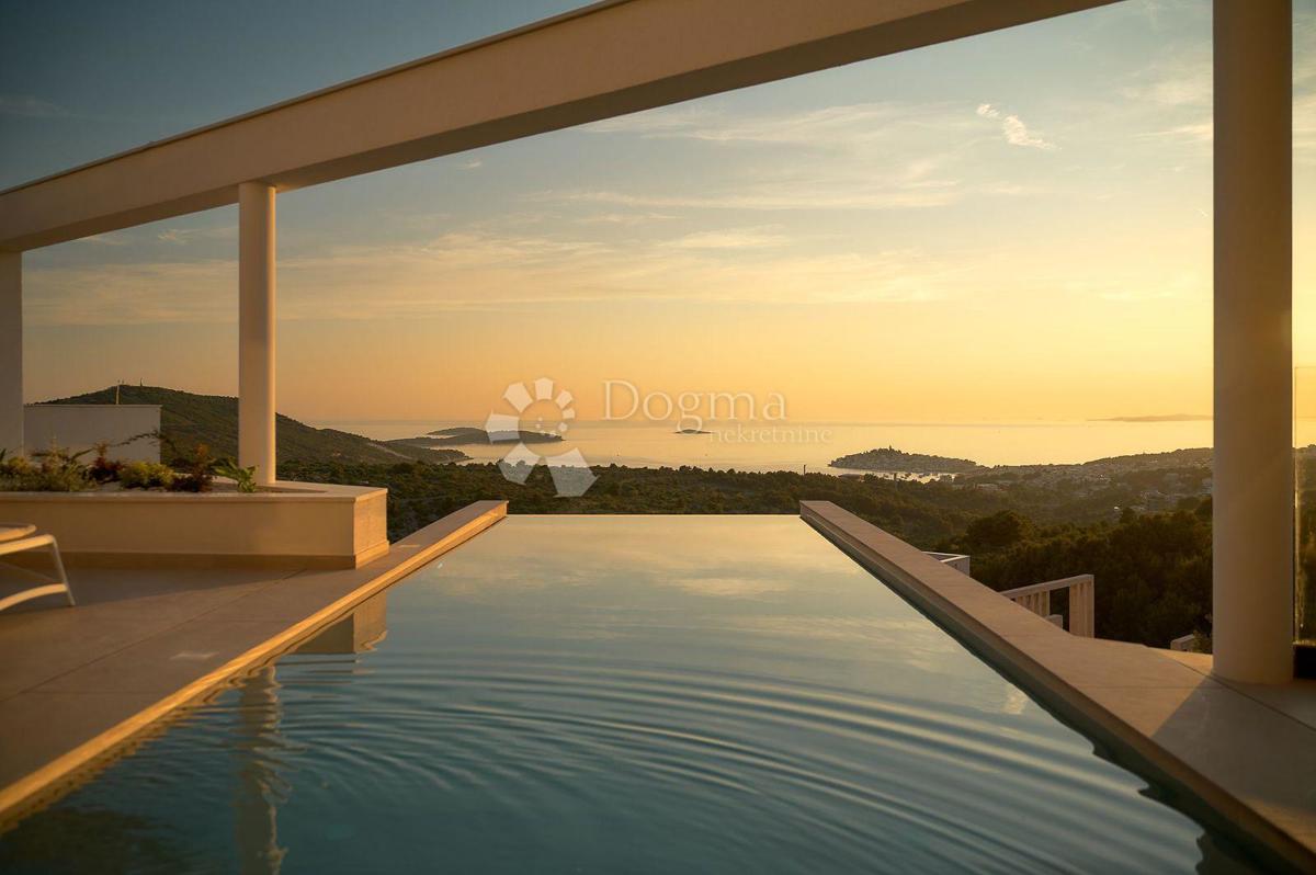 PRIMOŠTEN - VILLA, KI VAM BO VZEL DIH
