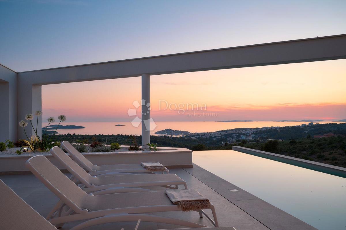PRIMOŠTEN - VILLA, KI VAM BO VZEL DIH