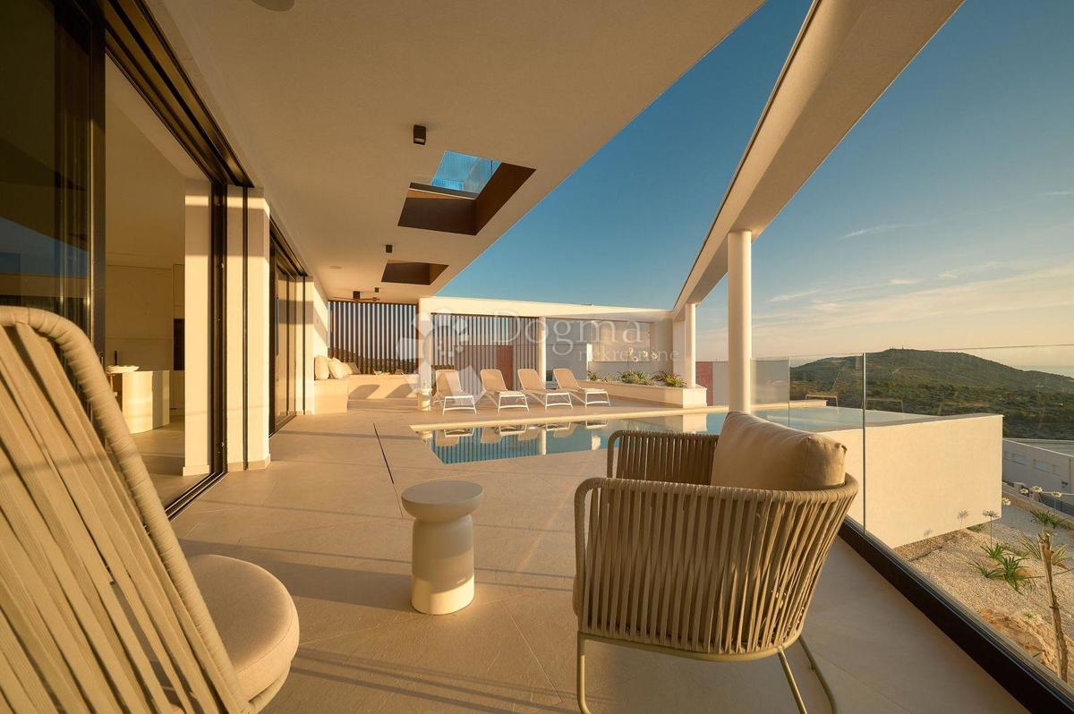 PRIMOŠTEN - VILLA, KI VAM BO VZEL DIH