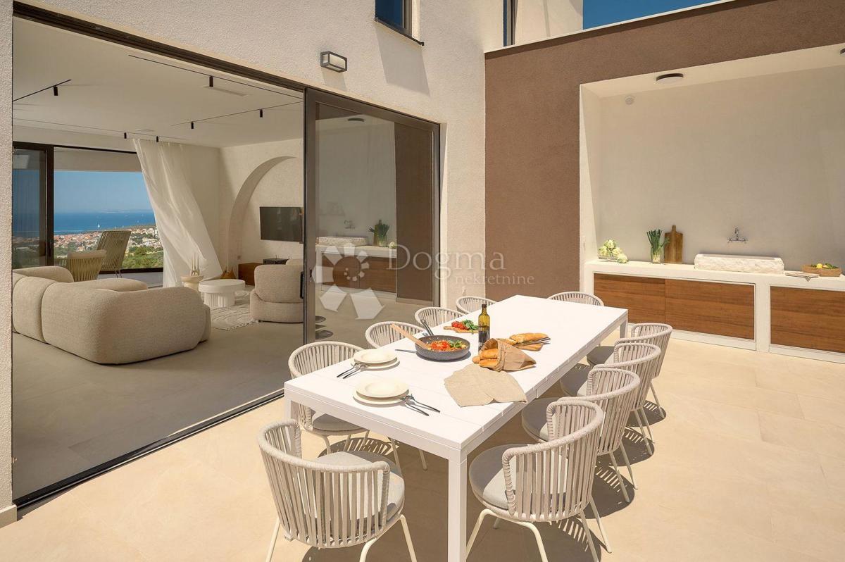 PRIMOŠTEN - VILLA, KI VAM BO VZEL DIH