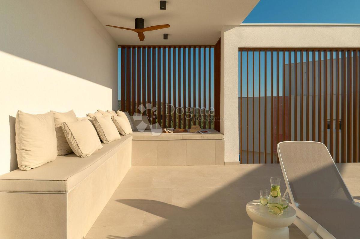 PRIMOŠTEN - VILLA, KI VAM BO VZEL DIH