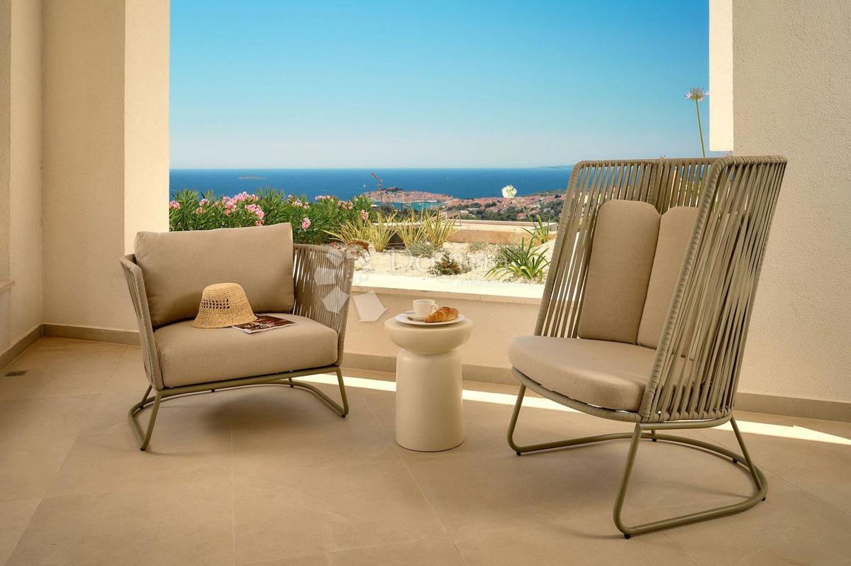 PRIMOŠTEN - VILLA, KI VAM BO VZEL DIH