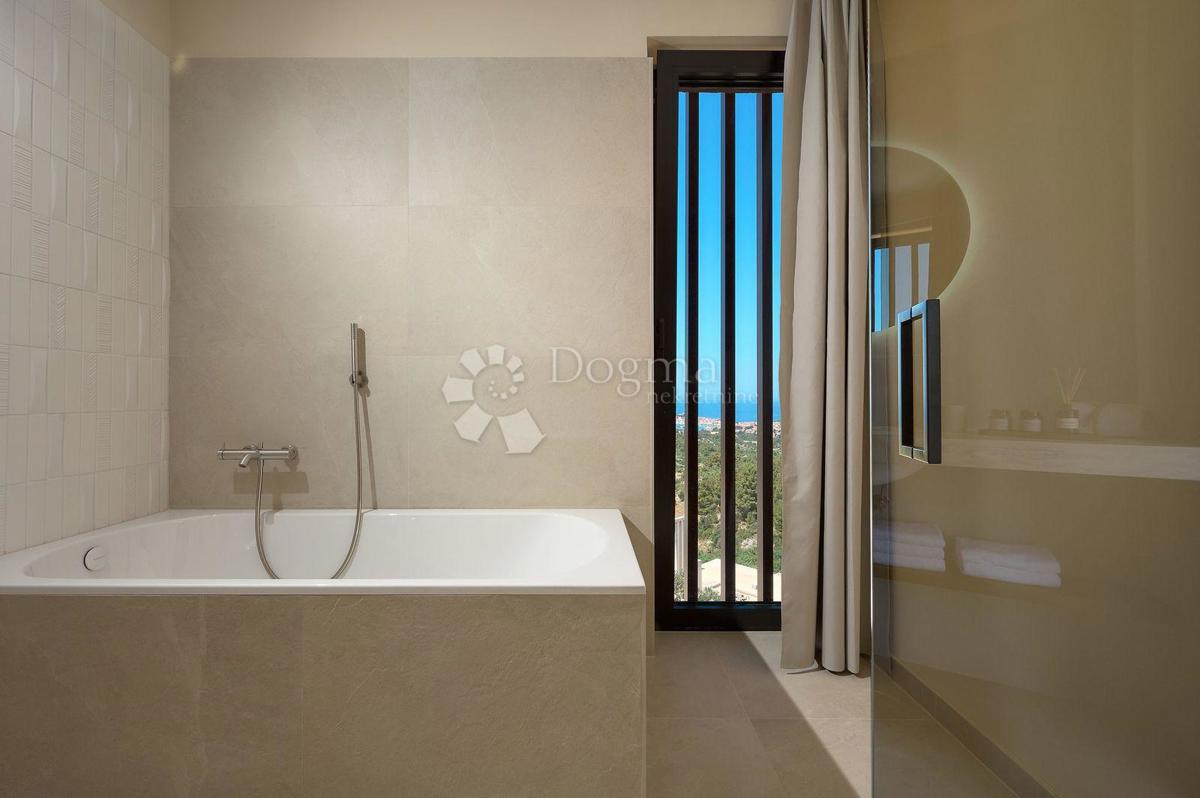 PRIMOŠTEN - VILLA, KI VAM BO VZEL DIH