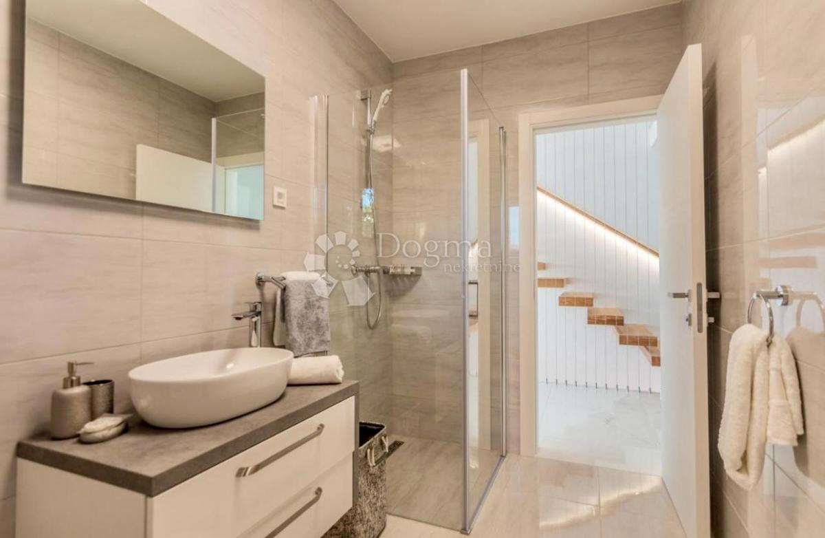 Hiša Matulji, 250m2