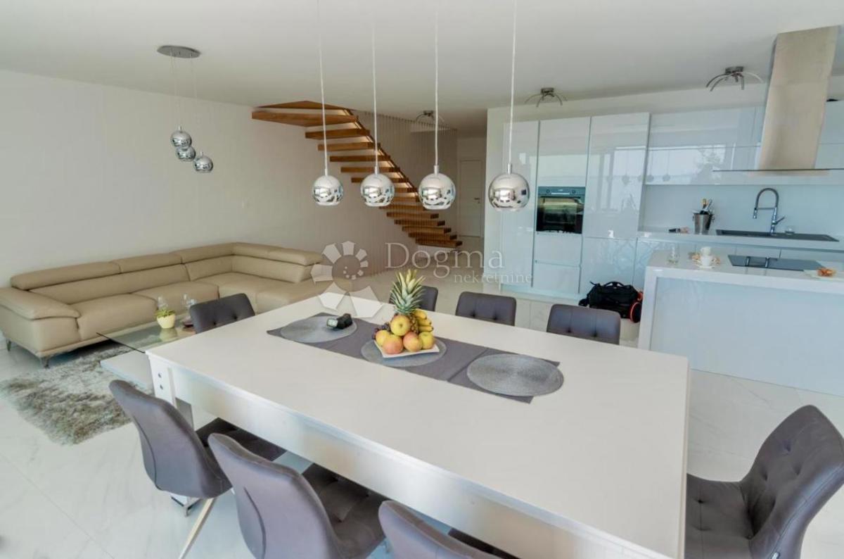 Hiša Matulji, 250m2