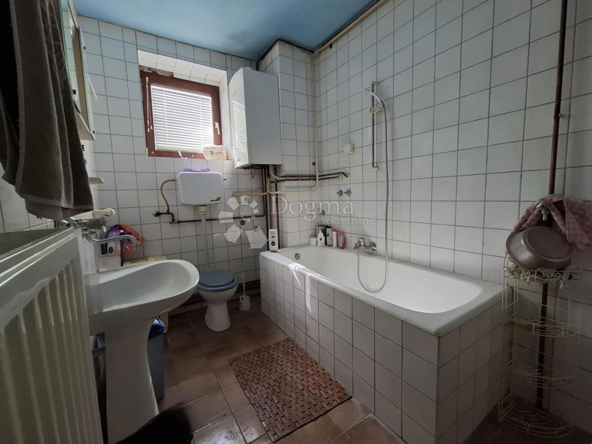 Hiša Vatrogasno naselje, Osijek, 158m2