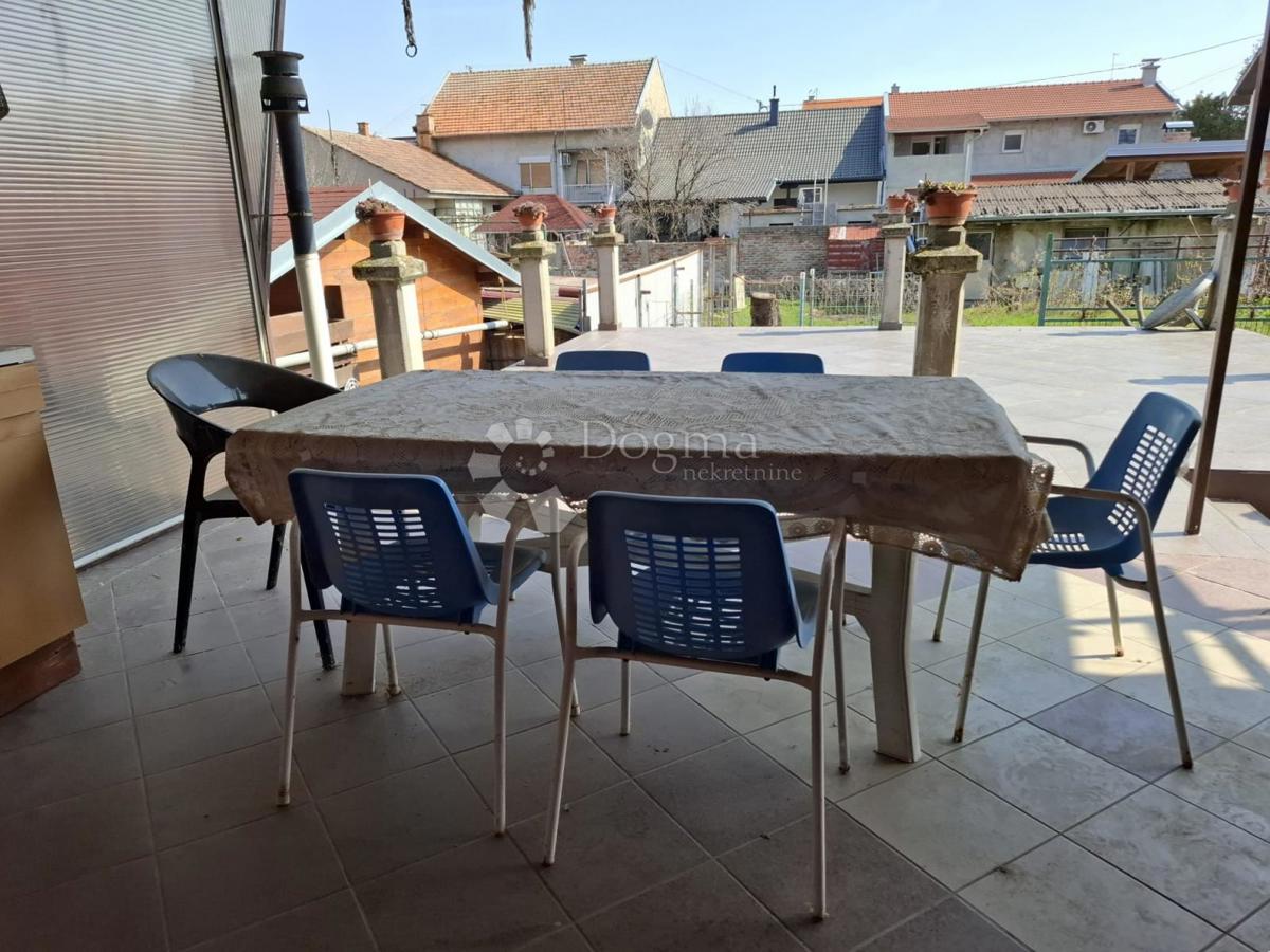 Hiša Vatrogasno naselje, Osijek, 158m2