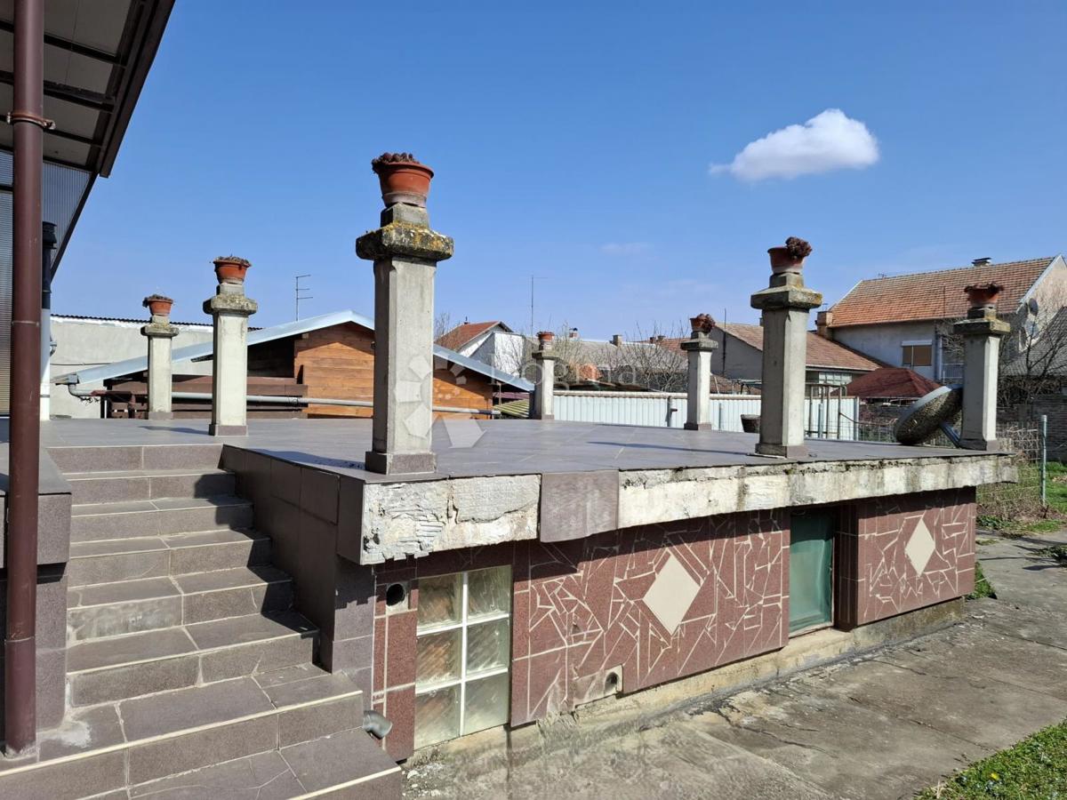 Hiša Vatrogasno naselje, Osijek, 158m2