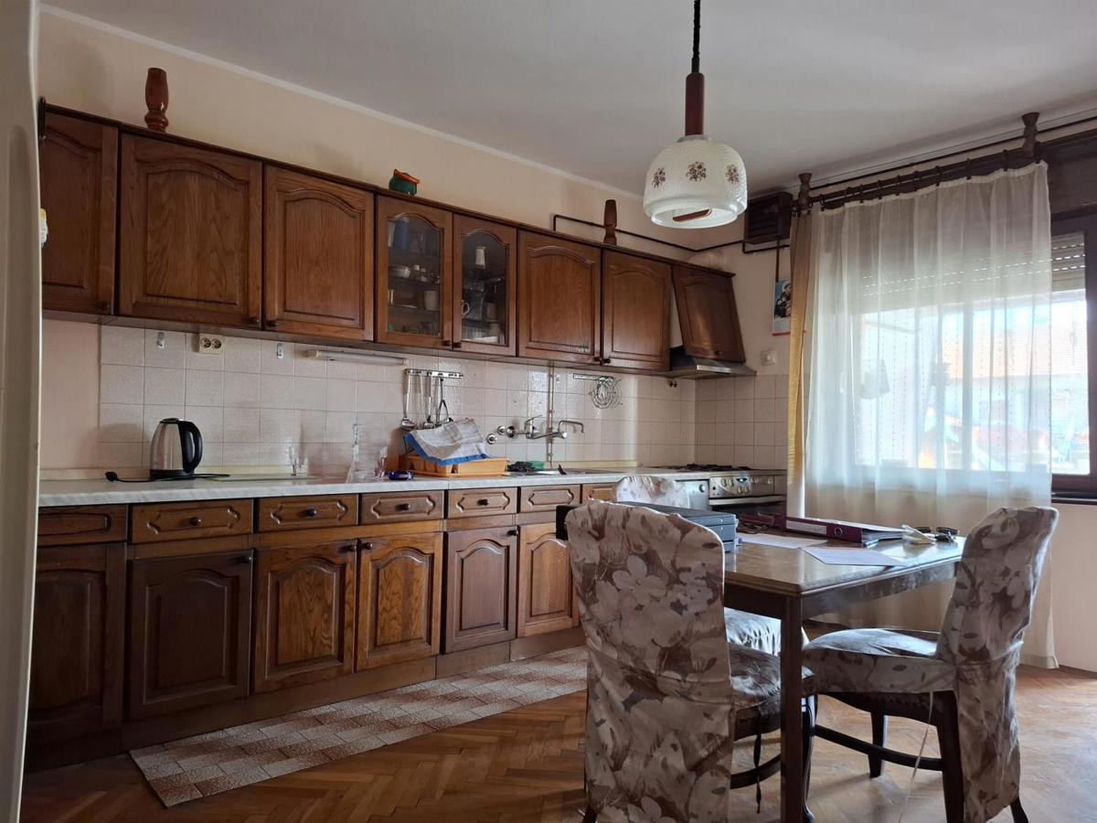 Hiša Vatrogasno naselje, Osijek, 158m2