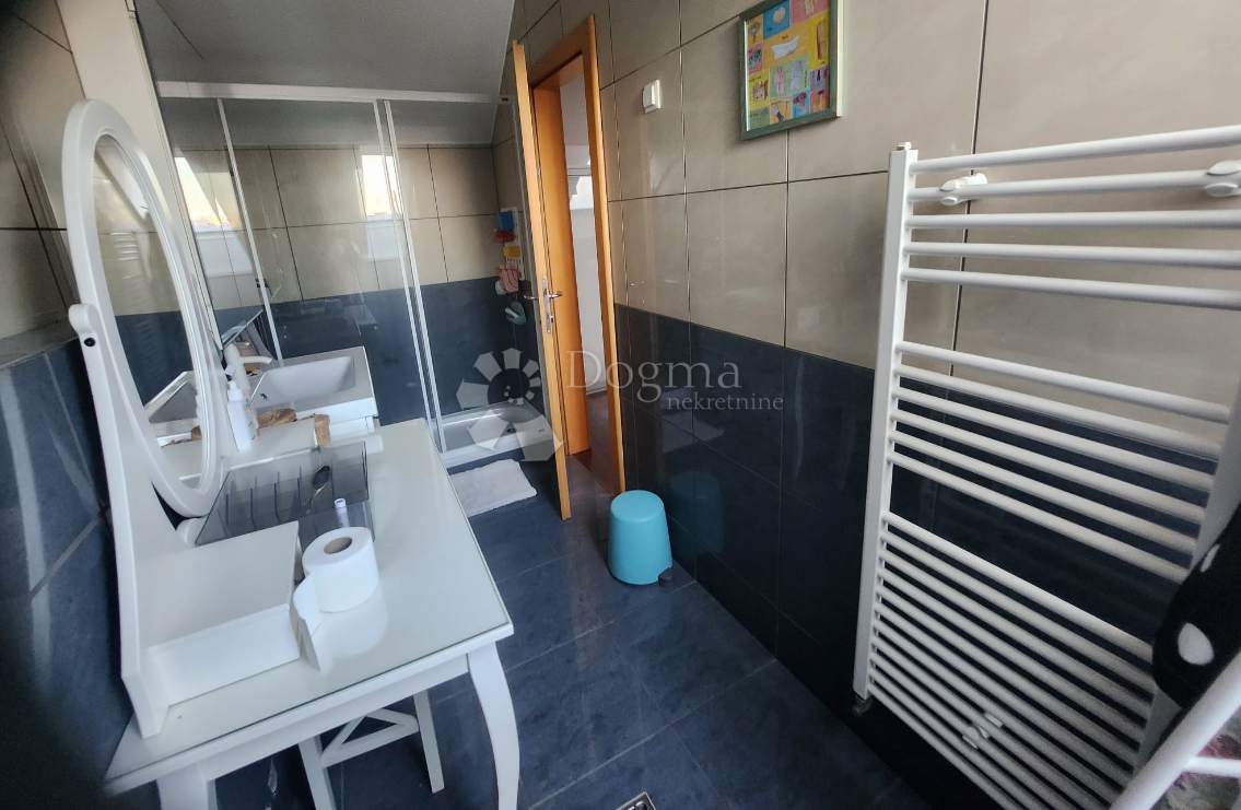 Stanovanje Prečko, Trešnjevka - Jug, 182,14m2