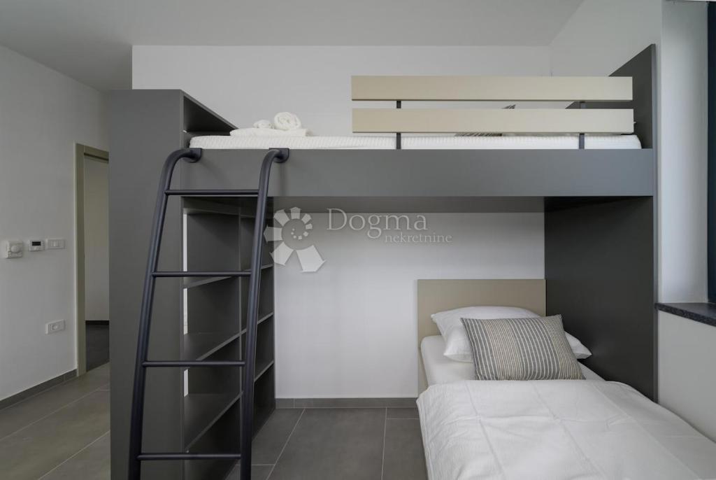 Hiša Svetvinčenat, 220m2