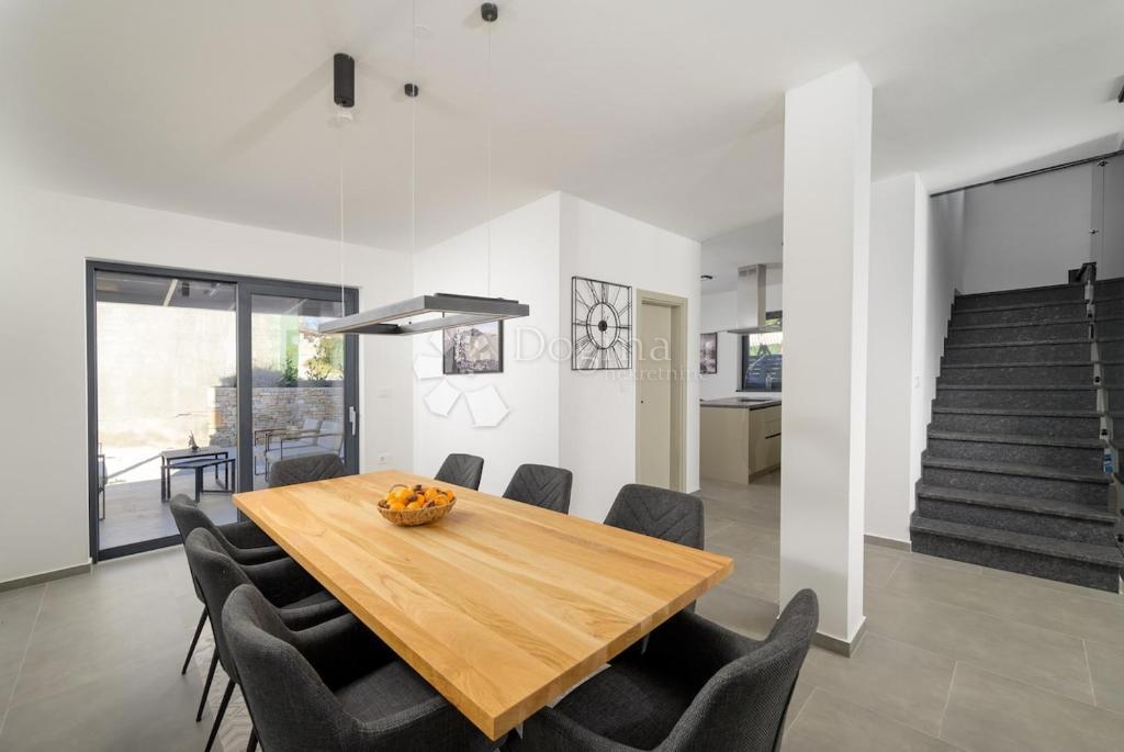 Hiša Svetvinčenat, 220m2