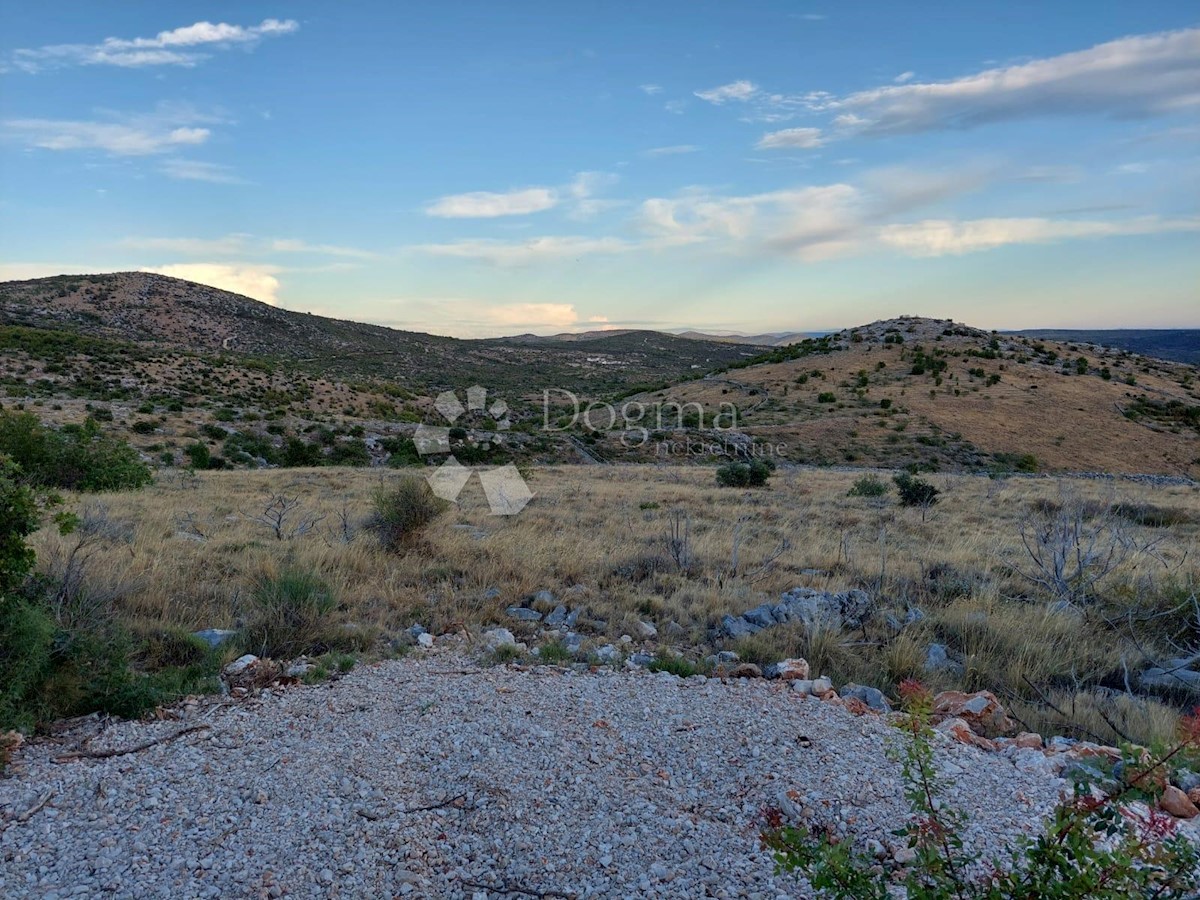 Zemljišče Jarebinjak, Rogoznica, 11.700m2