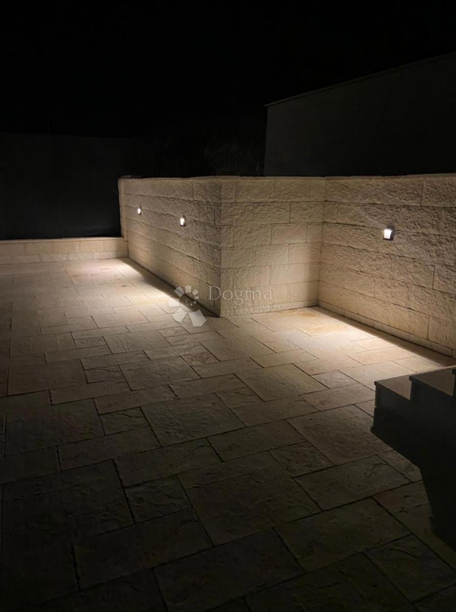 Stanovanje Krk, 262,50m2