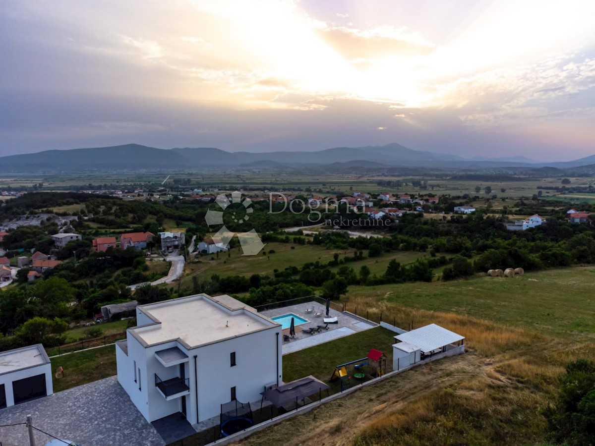 Hiša Gala, Otok, 270m2