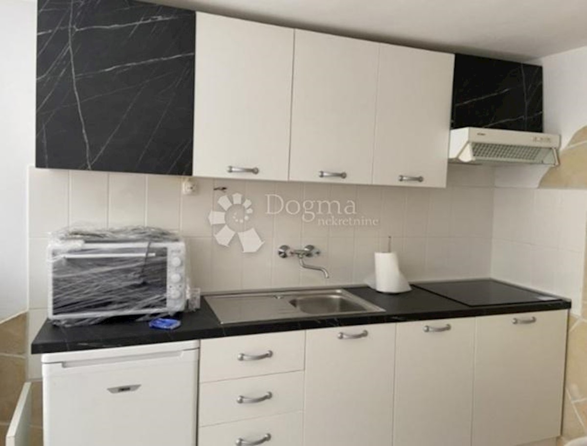 Hiša Donji Karin, Benkovac, 150m2