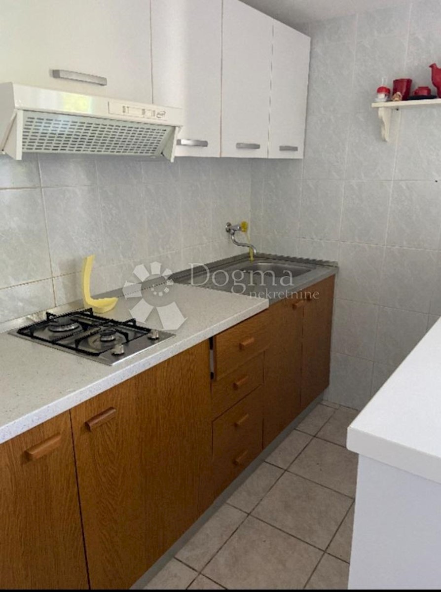Hiša Donji Karin, Benkovac, 150m2