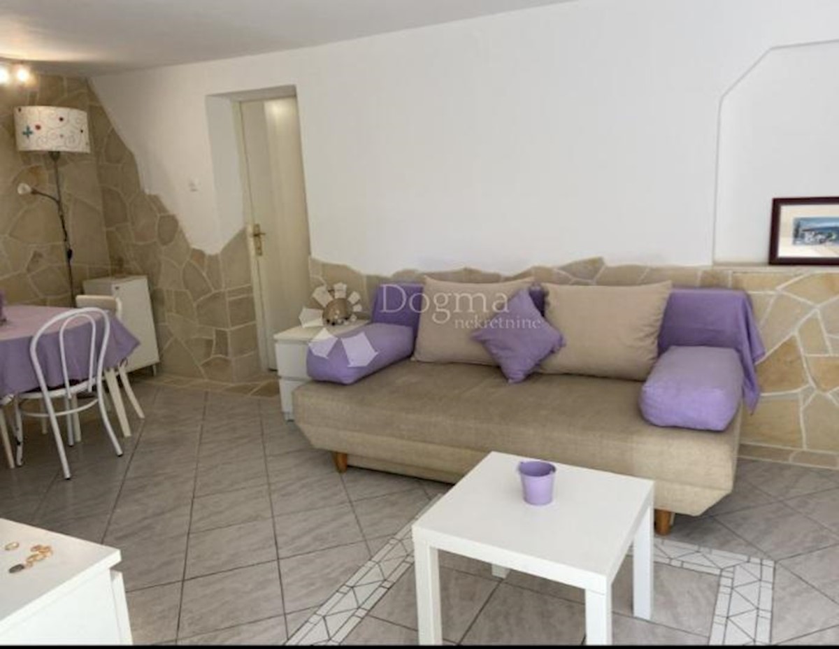 Hiša Donji Karin, Benkovac, 150m2