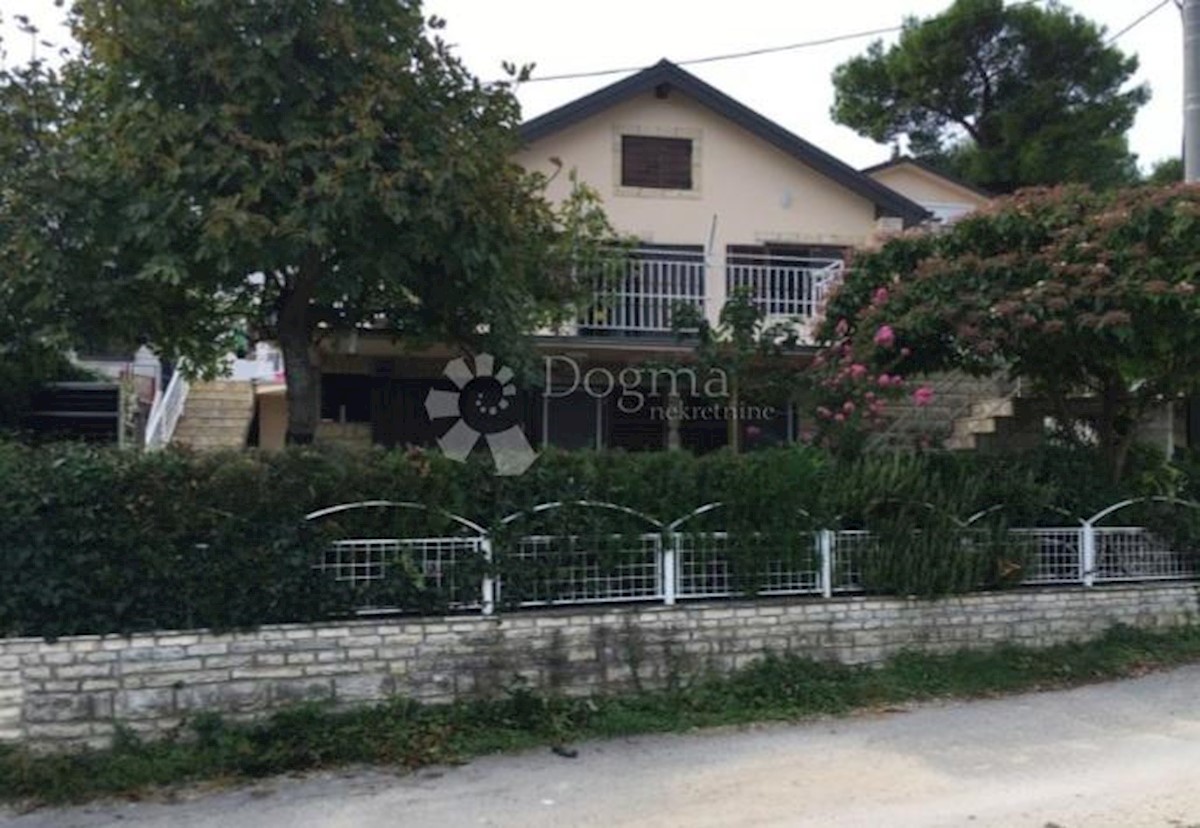 Hiša Donji Karin, Benkovac, 150m2