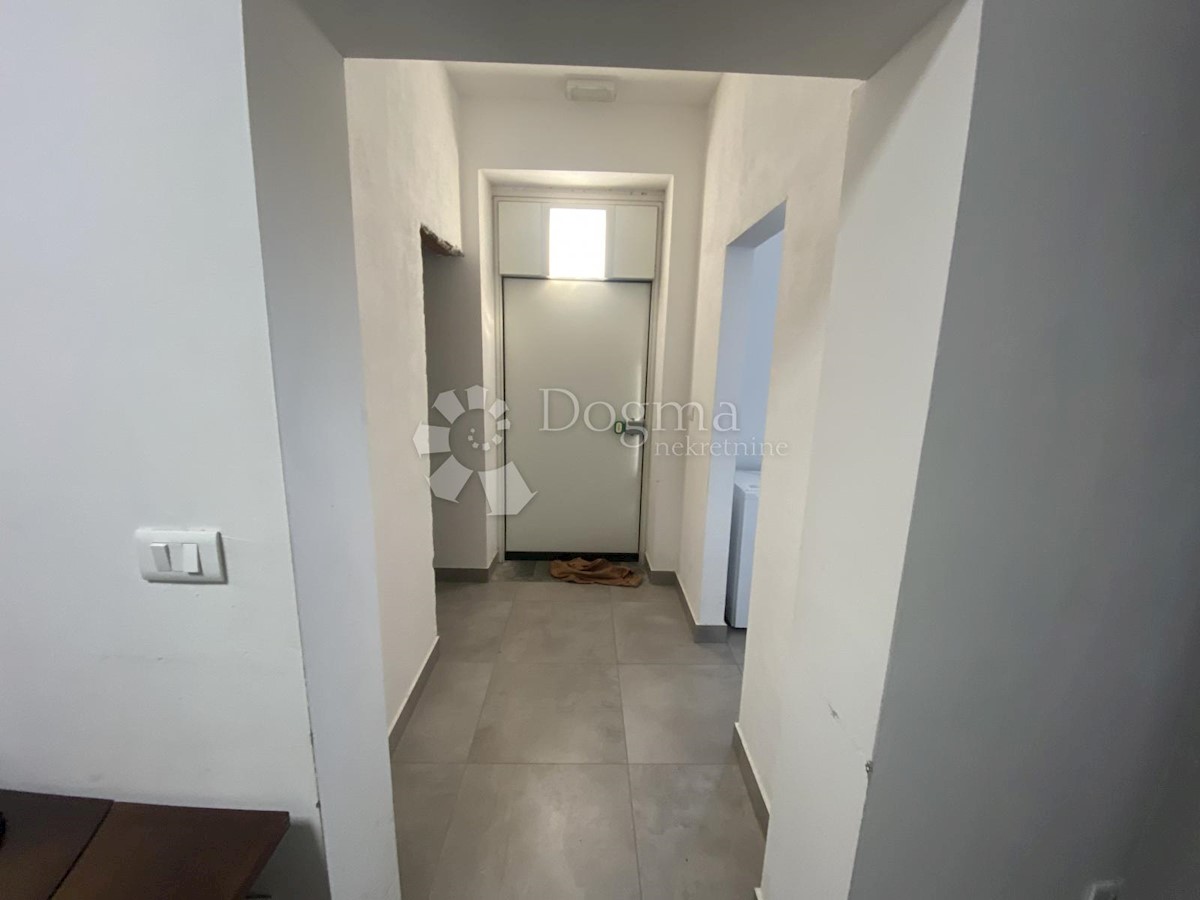 Poslovni prostor Centar, Pula, 80,28m2