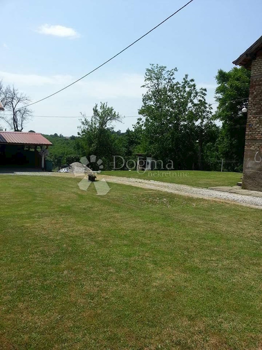 EKSKLUZIVNO, Prostorna nepremičnina s potencialom