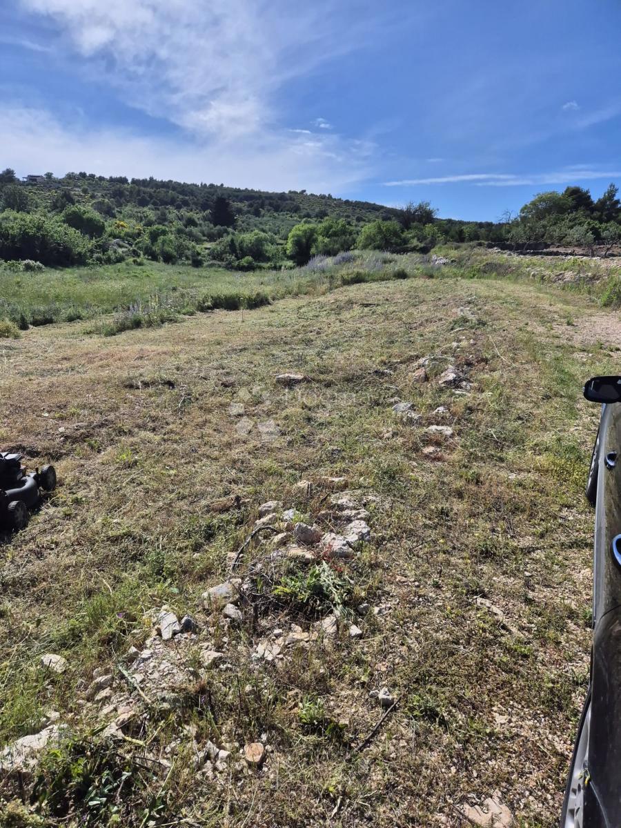 Zemljišče Vodice, 686m2