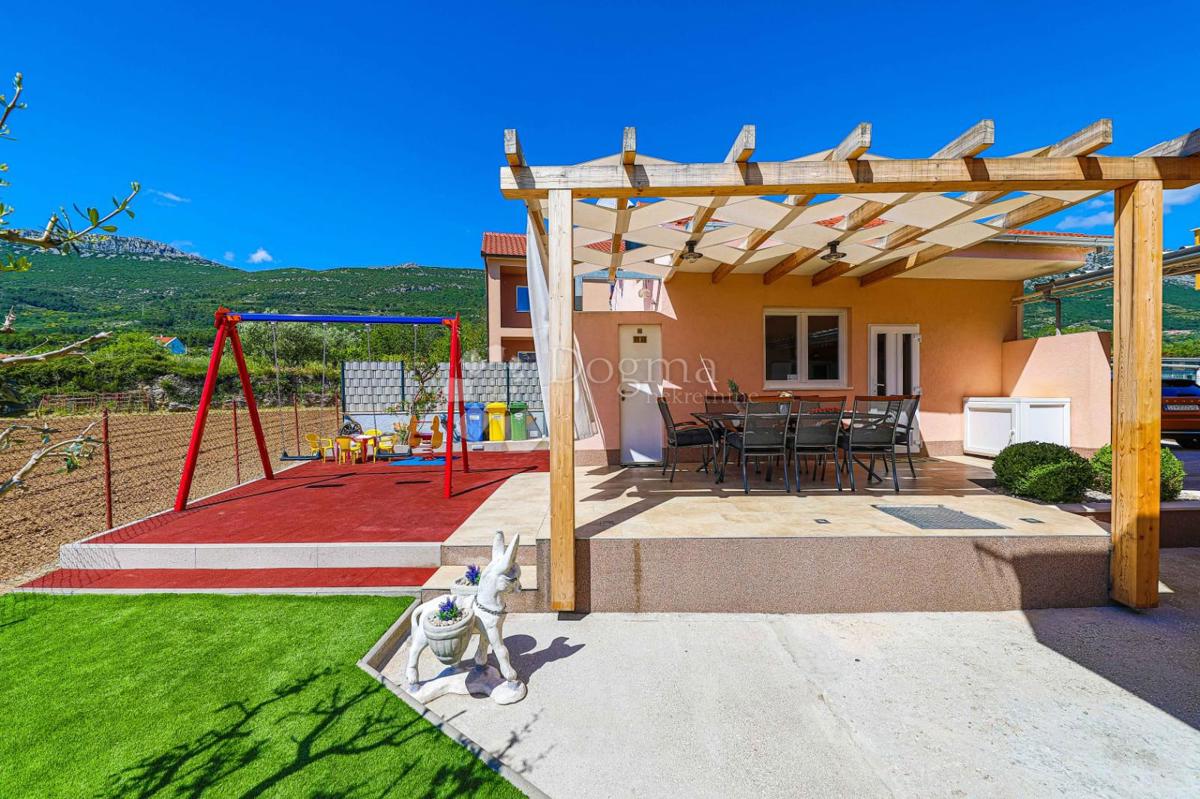 Hiša Kaštel Lukšić, Kaštela, 260m2