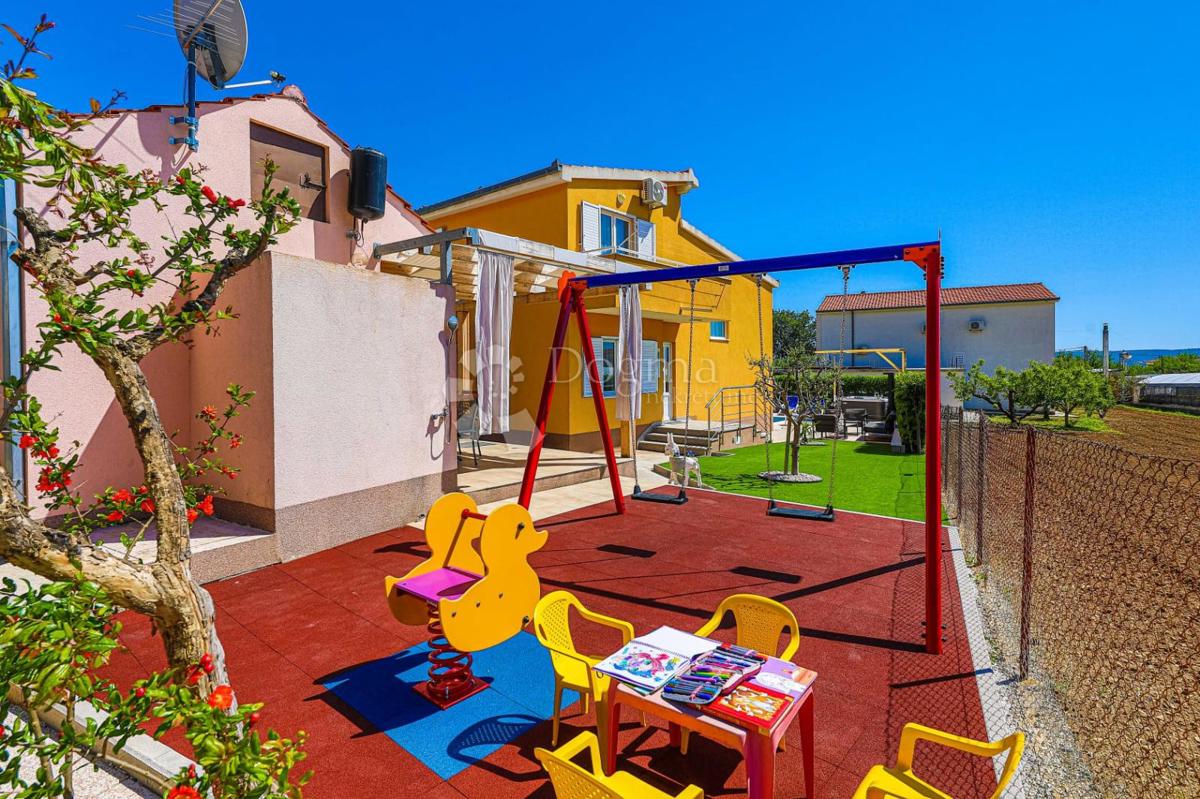 Hiša Kaštel Lukšić, Kaštela, 260m2