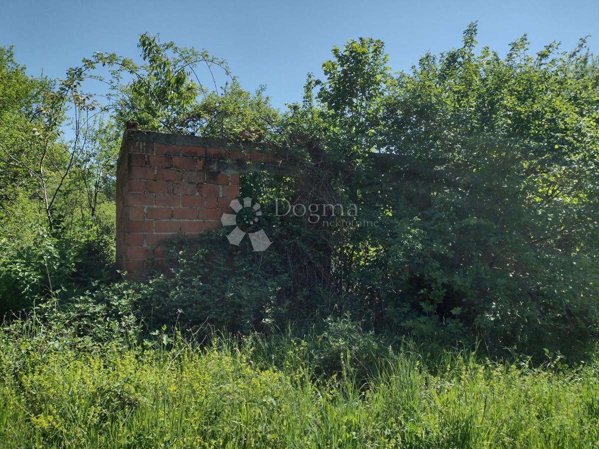 Zemljišče Dugo Selo Lasinjsko, Gvozd, 44.198m2