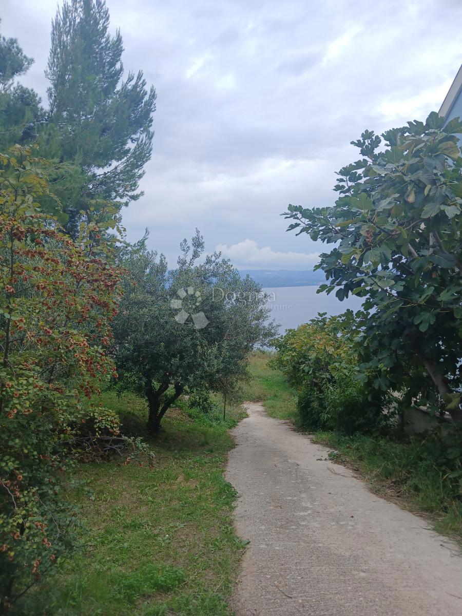 Zemljišče Omiš, 695m2