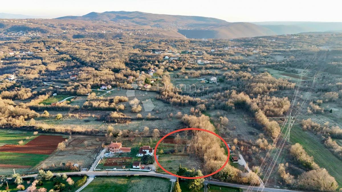 Zazidljivo zemljišče Labin, 1.100m2