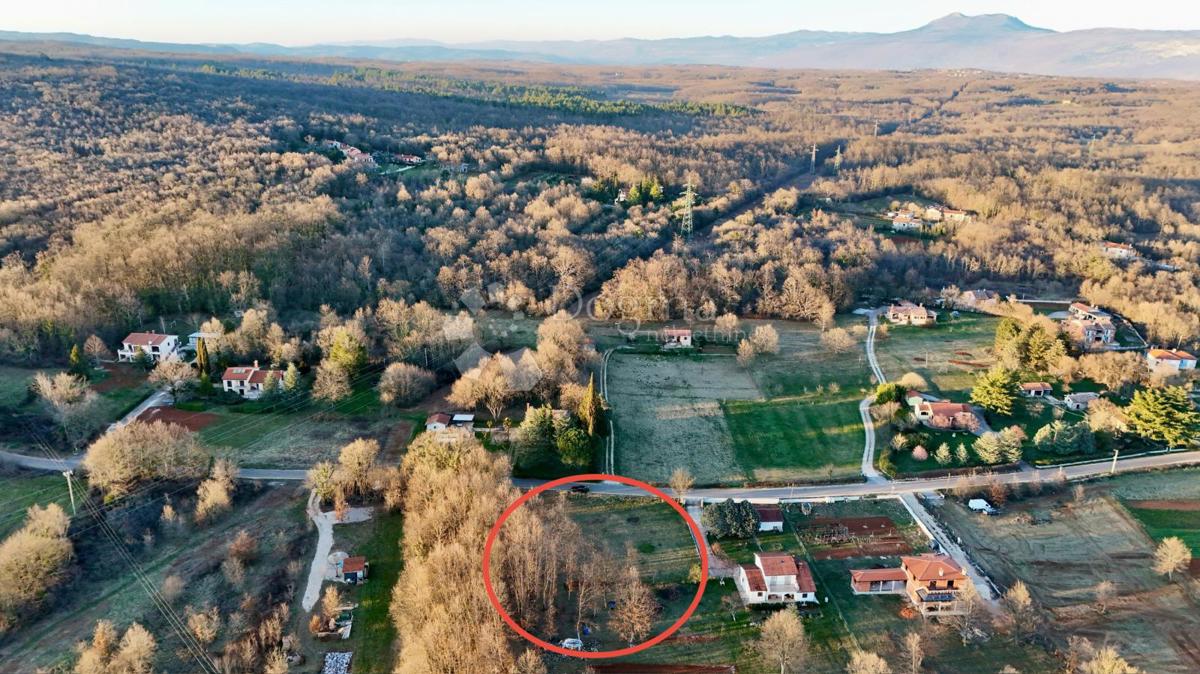 Zazidljivo zemljišče Labin, 1.100m2