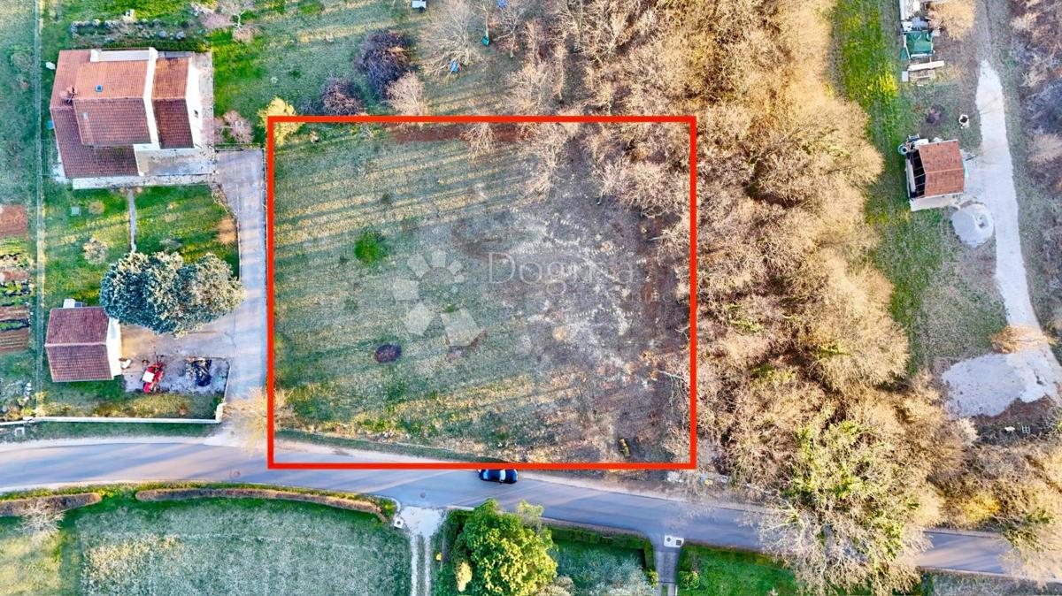 Zazidljivo zemljišče Labin, 1.100m2