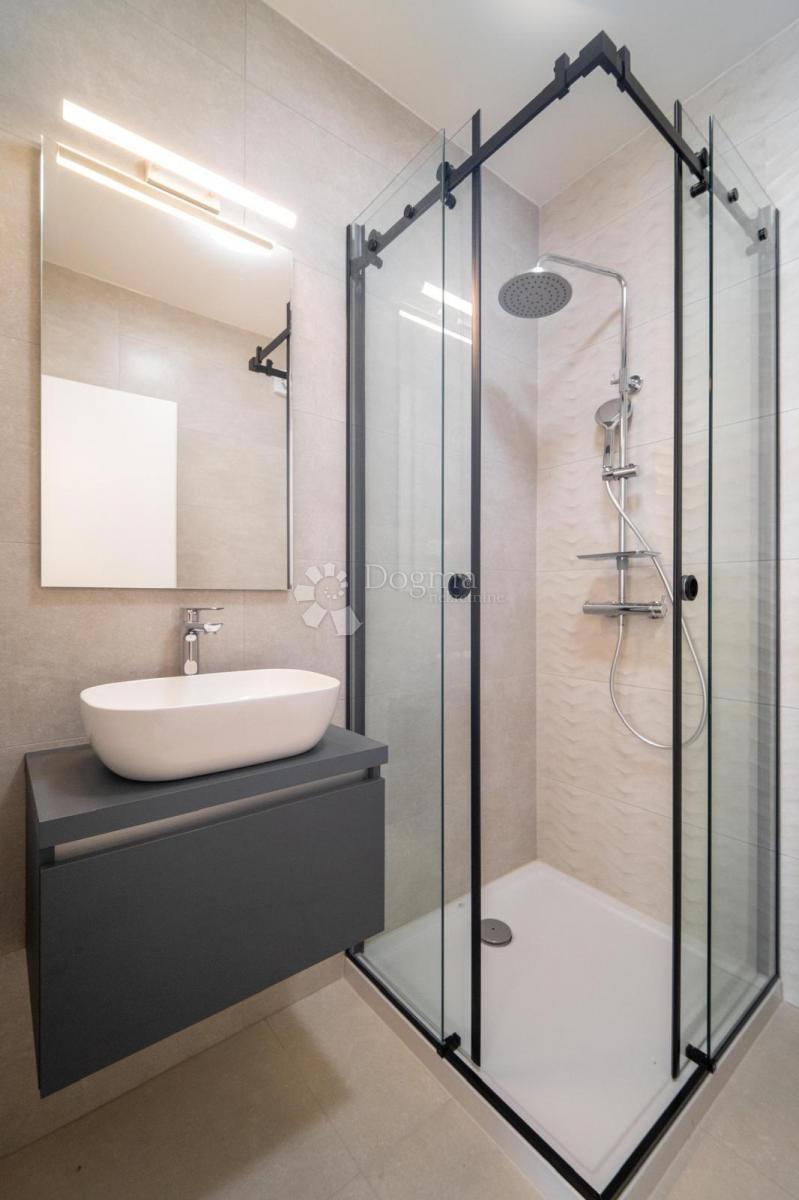 Apartma Novalja, 68,53m2