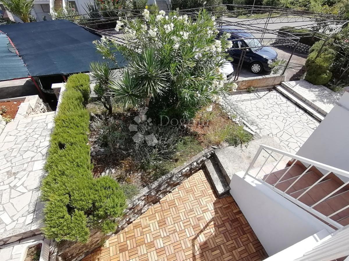 Apartma Ravni, Raša, 55,90m2