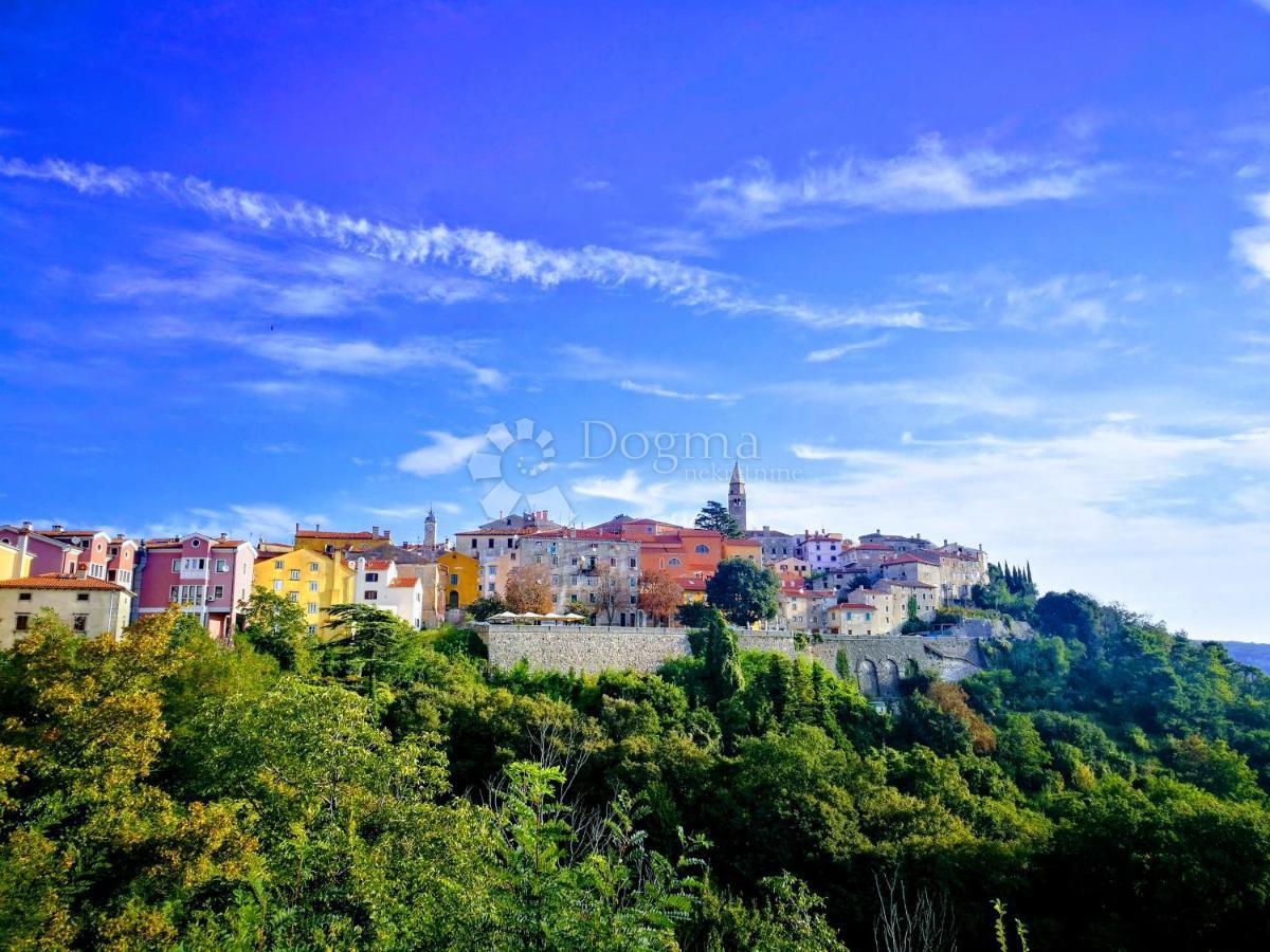 Apartma Ravni, Raša, 55,90m2