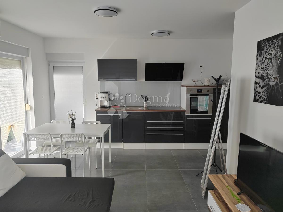 Stanovanje Biograd na Moru, 105,82m2