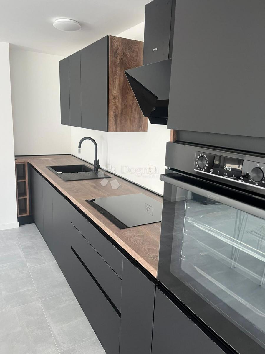 Stanovanje Biograd na Moru, 105,82m2