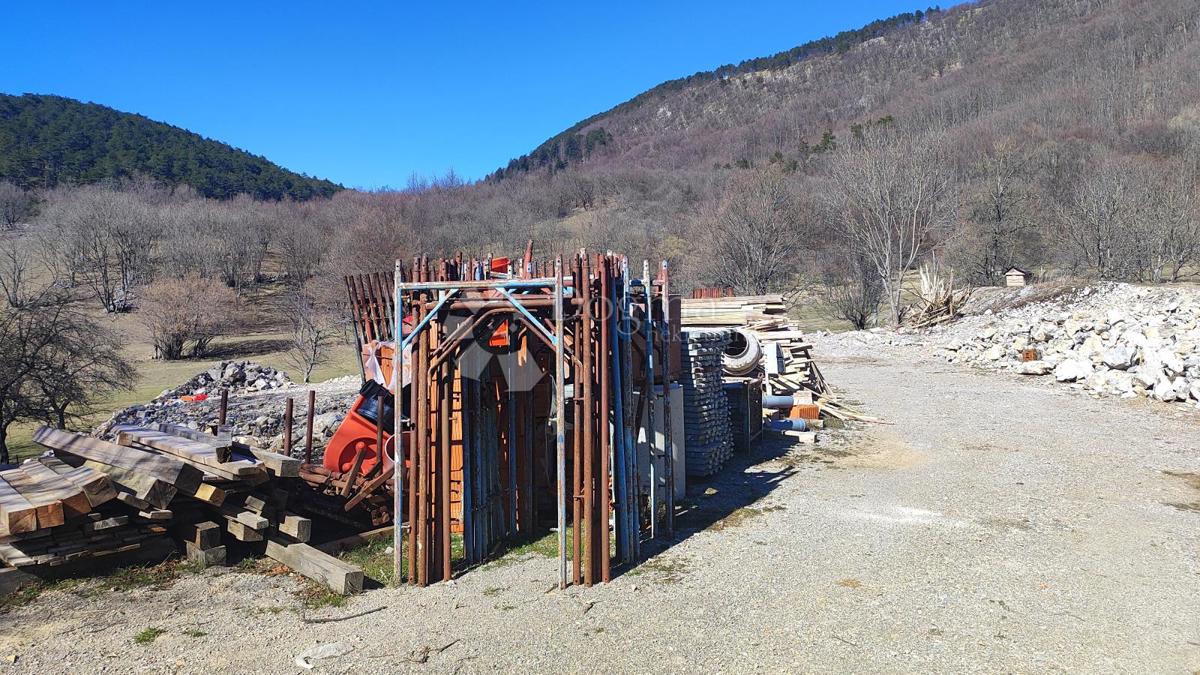 Zazidljivo zemljišče Klana, 1.906m2