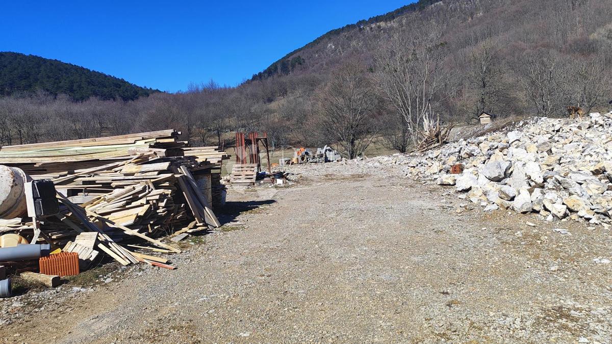 Zazidljivo zemljišče Klana, 1.906m2