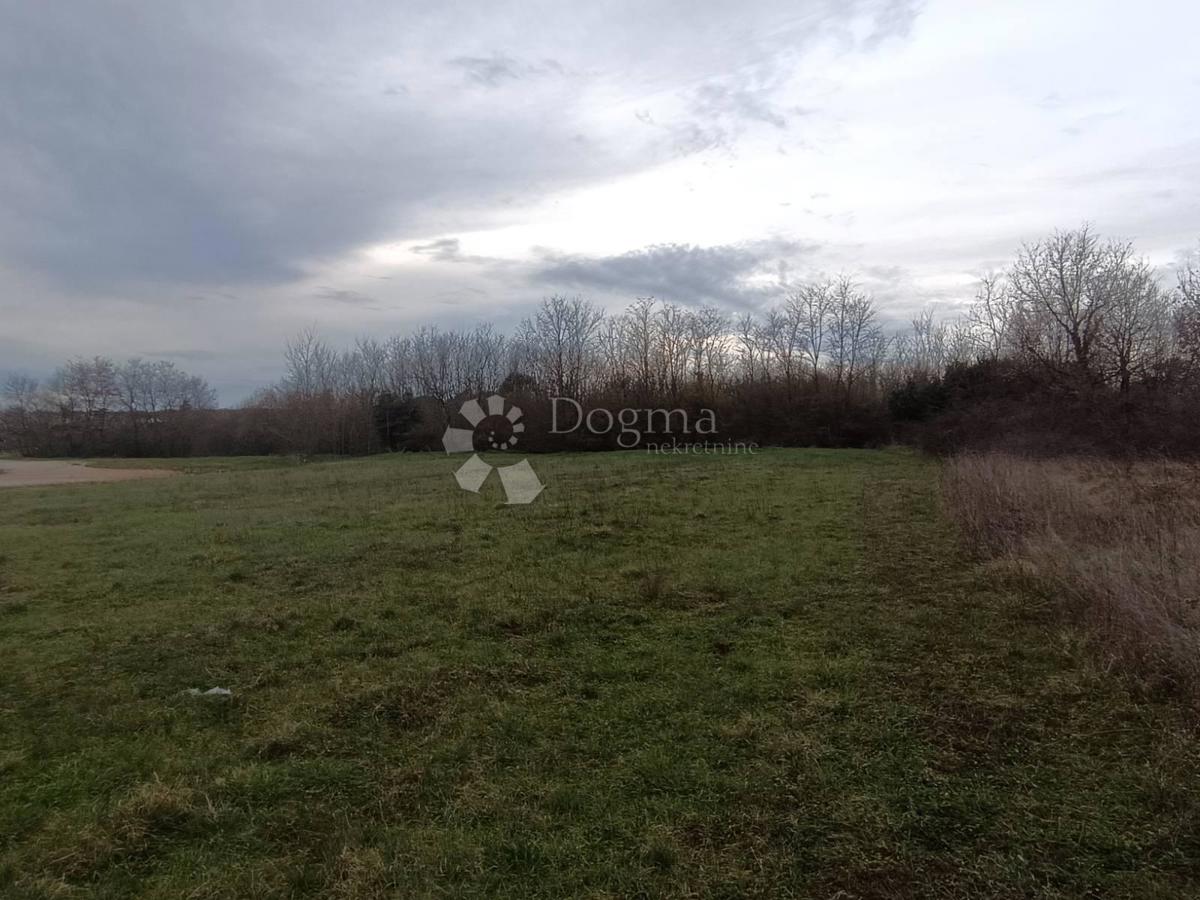 PRILOŽNOST!!ZEMLJIŠČE ZA STANOVANJSKO ZGRADBO -Marčana