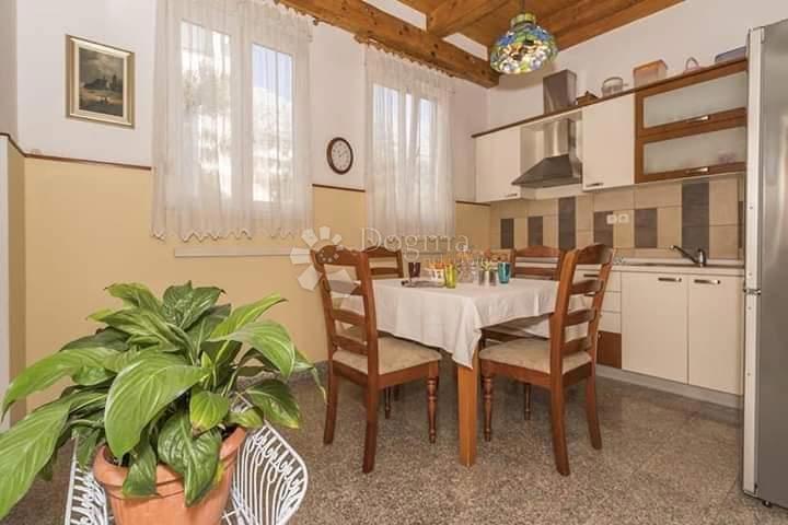 Stanovanje Jesenice, Dugi Rat, 130m2