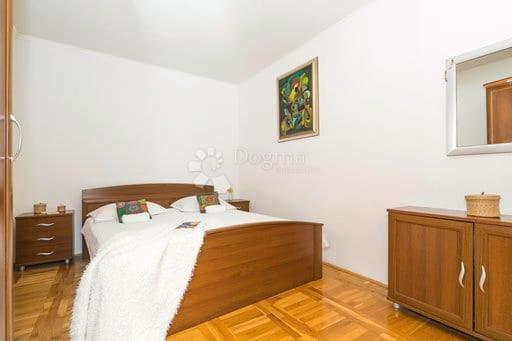 Stanovanje Jesenice, Dugi Rat, 130m2