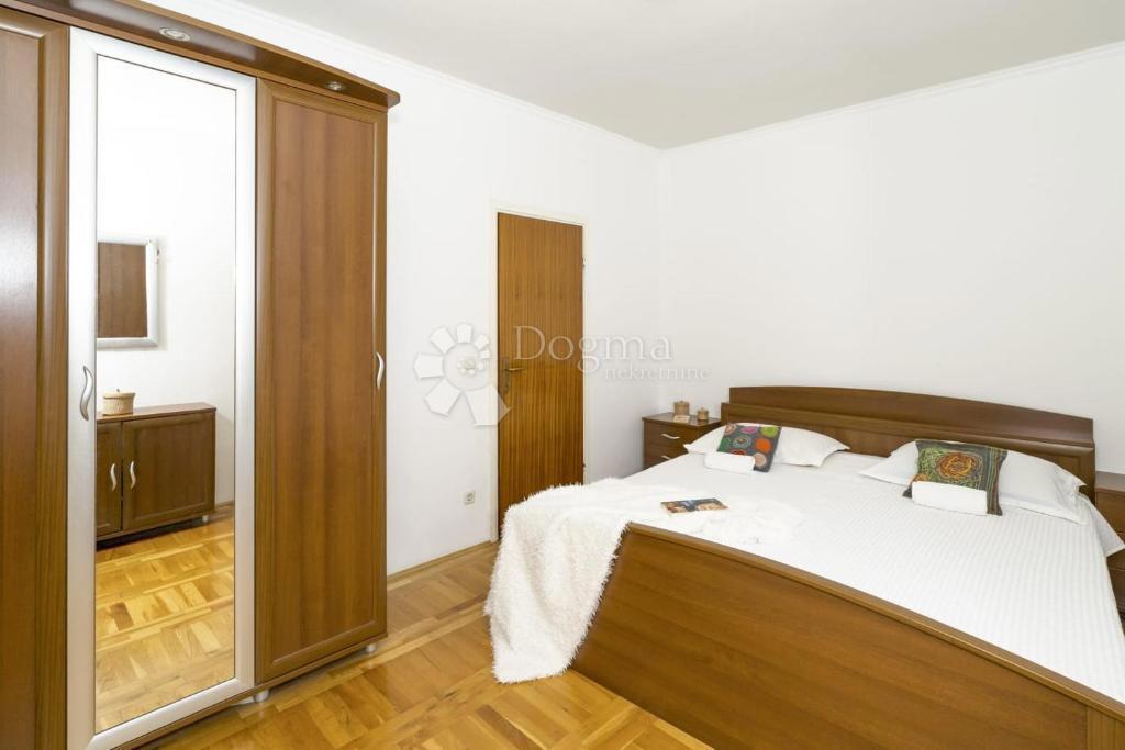 Stanovanje Jesenice, Dugi Rat, 130m2