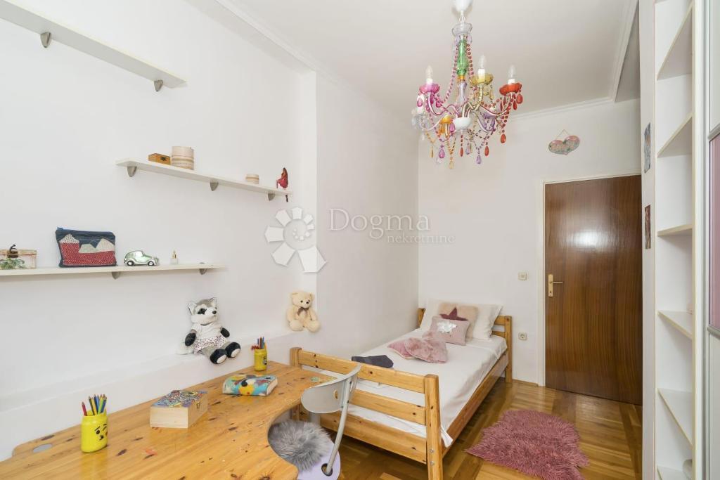 Stanovanje Jesenice, Dugi Rat, 130m2