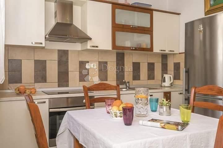 Stanovanje Jesenice, Dugi Rat, 130m2
